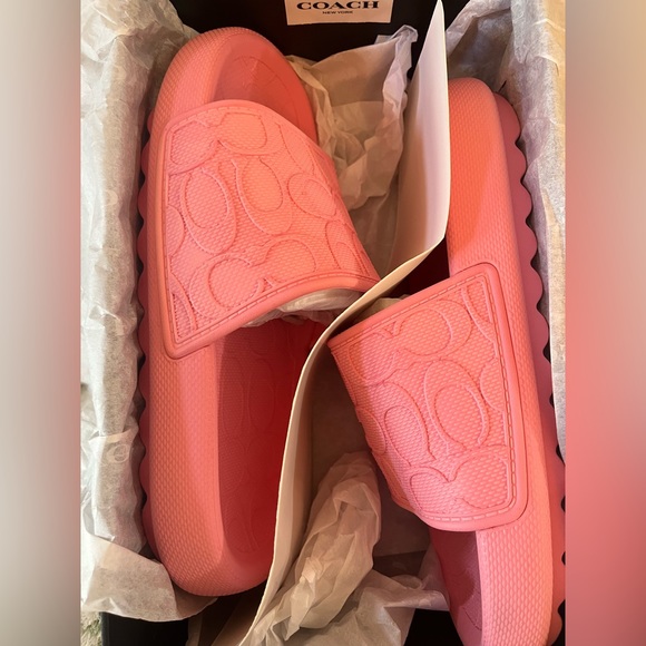 Bought for an event I didn’t attend 🙁 - Picture 2 of 3